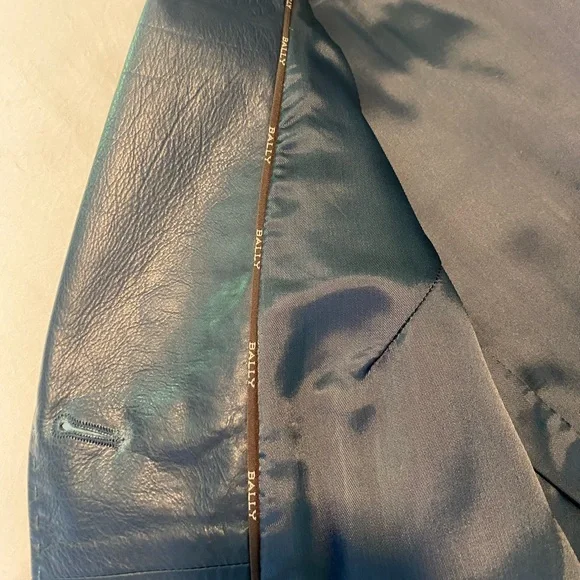 Bally women’s leather coat size 42 (US size 6) Never been worn! - Picture 6 of 9